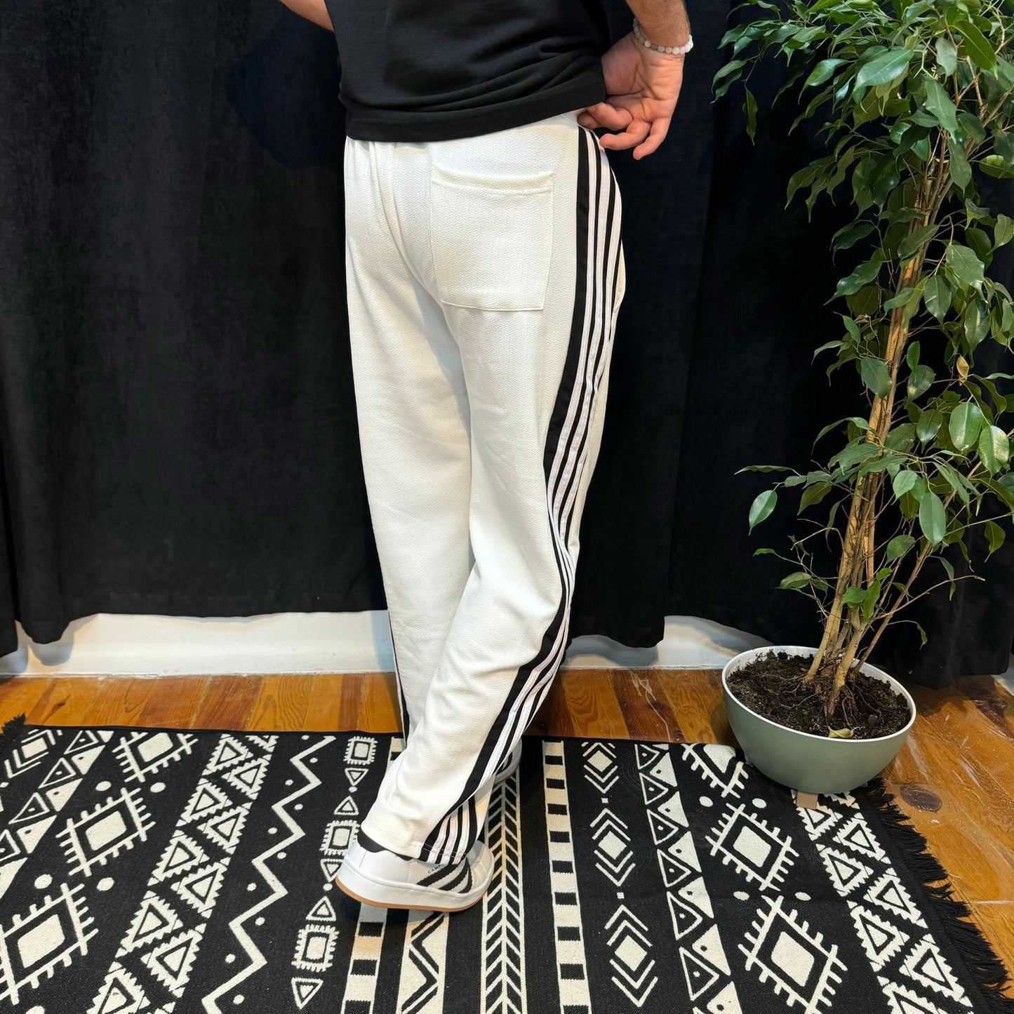 Siyah Şeritli Eşofman Altı Beyaz